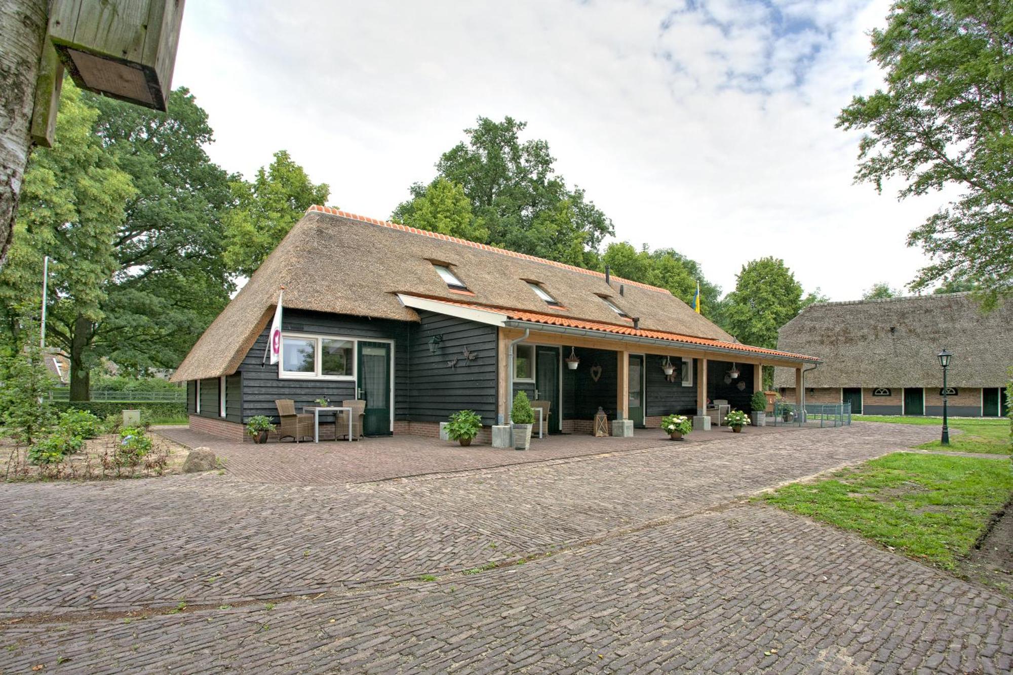 Bed and Breakfast Rheezerstee Экстерьер фото