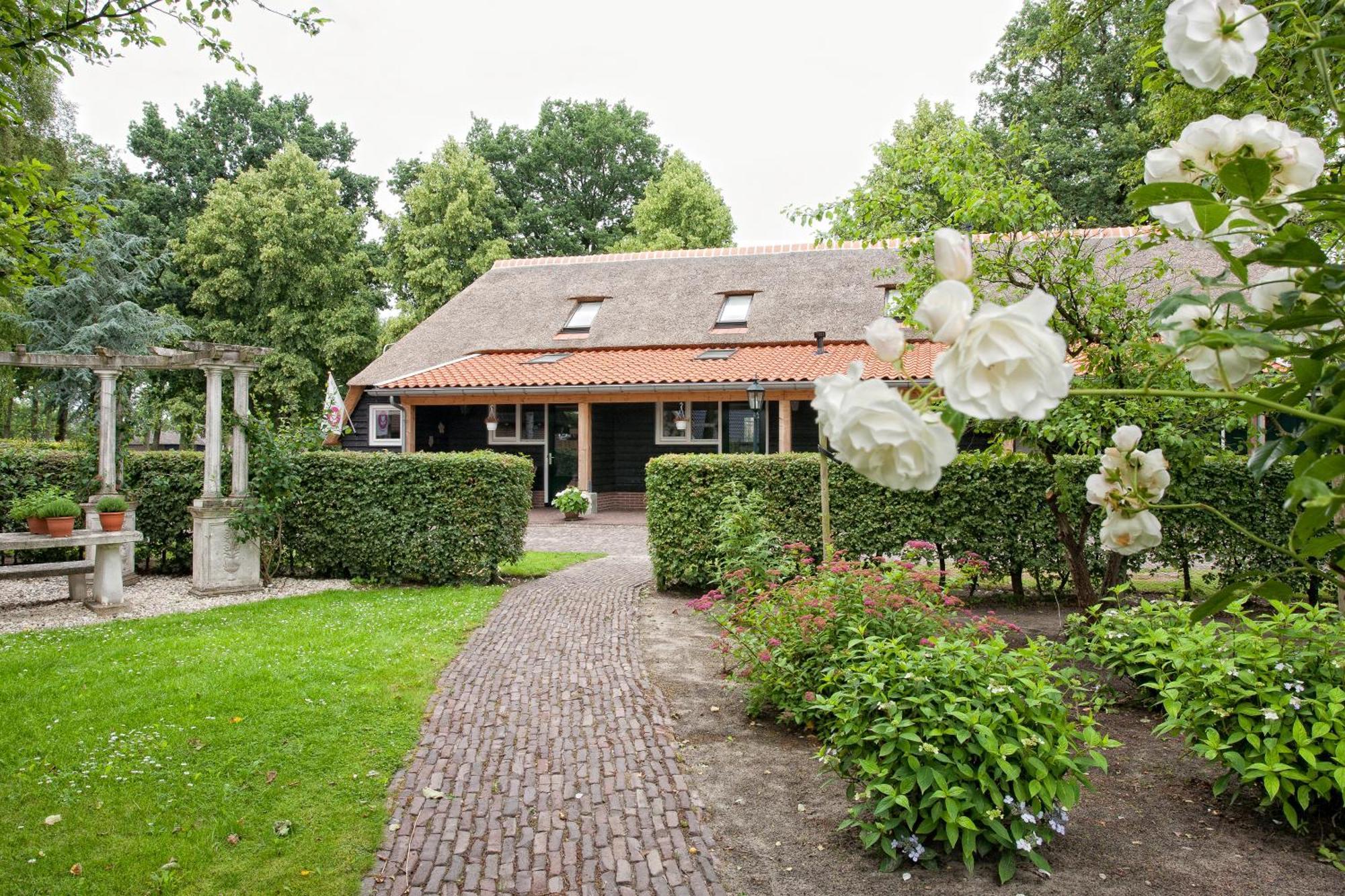 Bed and Breakfast Rheezerstee Экстерьер фото